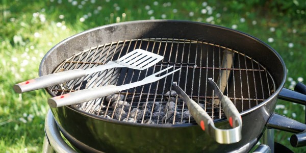 Cosa serve per fare un buon barbecue? Guida agli accessori indispensabili